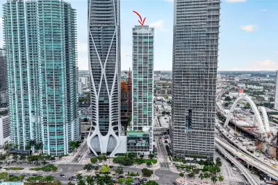 1040 Biscayne Blvd #3403, Miami: photo 1 of 38