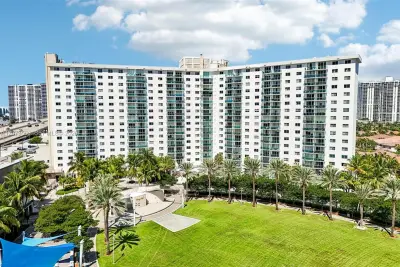 19370 Collins Ave #1120, Sunny Isles Beach: photo 1 of 39