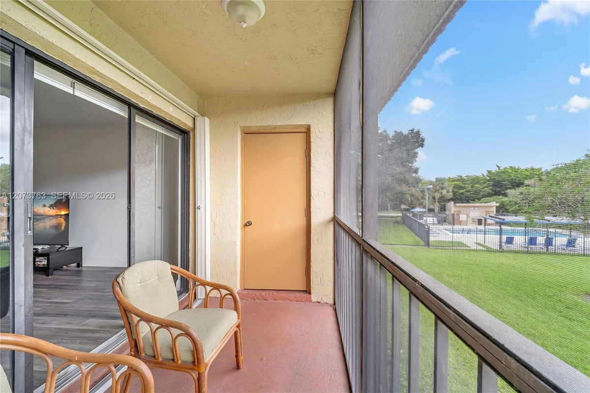 307 Lakeview Dr #202, Weston: photo 1 of 47