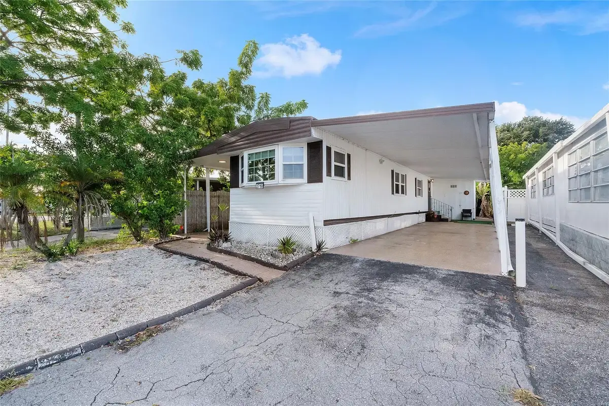 2710 E Marina Dr, Dania Beach: photo 1 of 23