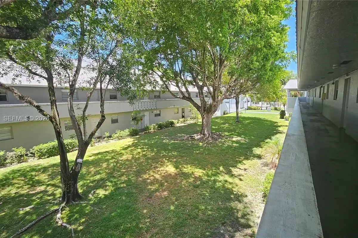 17255 SW 95th Ave #211, Palmetto Bay: photo 1 of 11