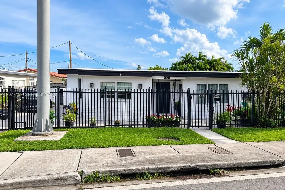 6060 NW 7th St, Miami: photo 1 of 16