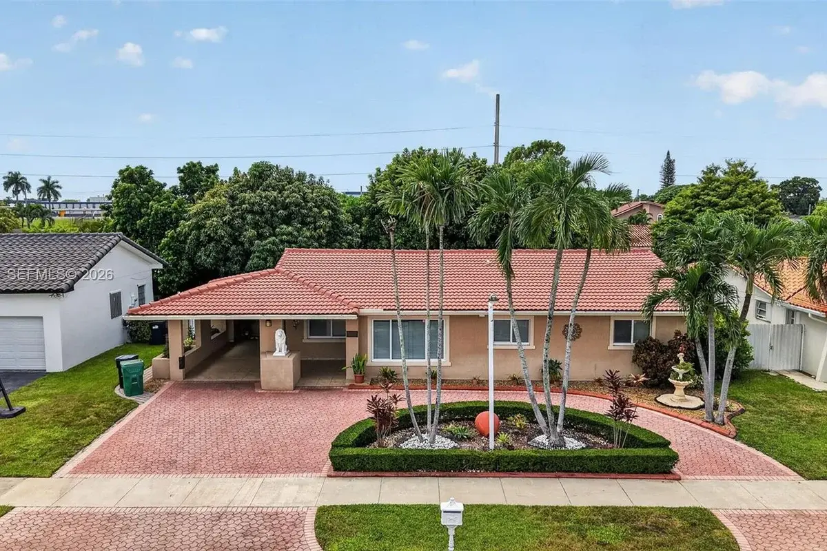 8936 SW 11th St, Miami: photo 1 of 55