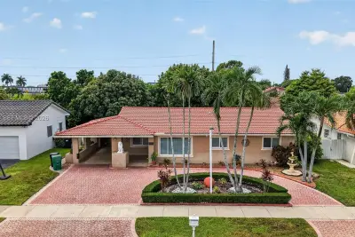 8936 SW 11th St, Miami: photo 1 of 55