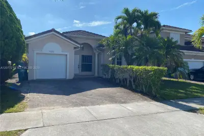 14503 SW 158th Ct, Miami: photo 1 of 9