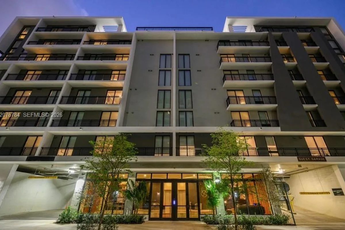 329 NE 28th St #707, Miami: photo 1 of 24
