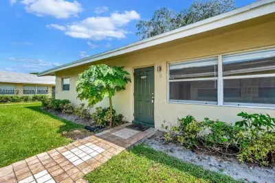 655 Kathy Ct, Margate: photo 1 of 45