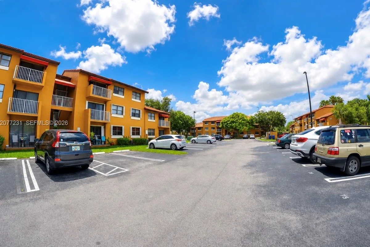 15630 SW 80th St #I-210, Miami: photo 1 of 4