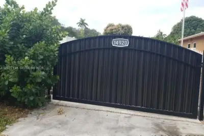 14920 NE 10th Ave, Miami: photo 1 of 8