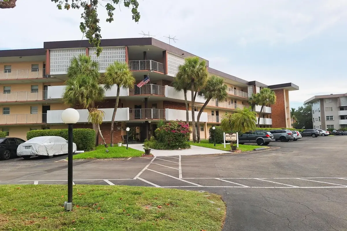 2900 NW 47th Ter #303B, Lauderdale Lakes: photo 1 of 44
