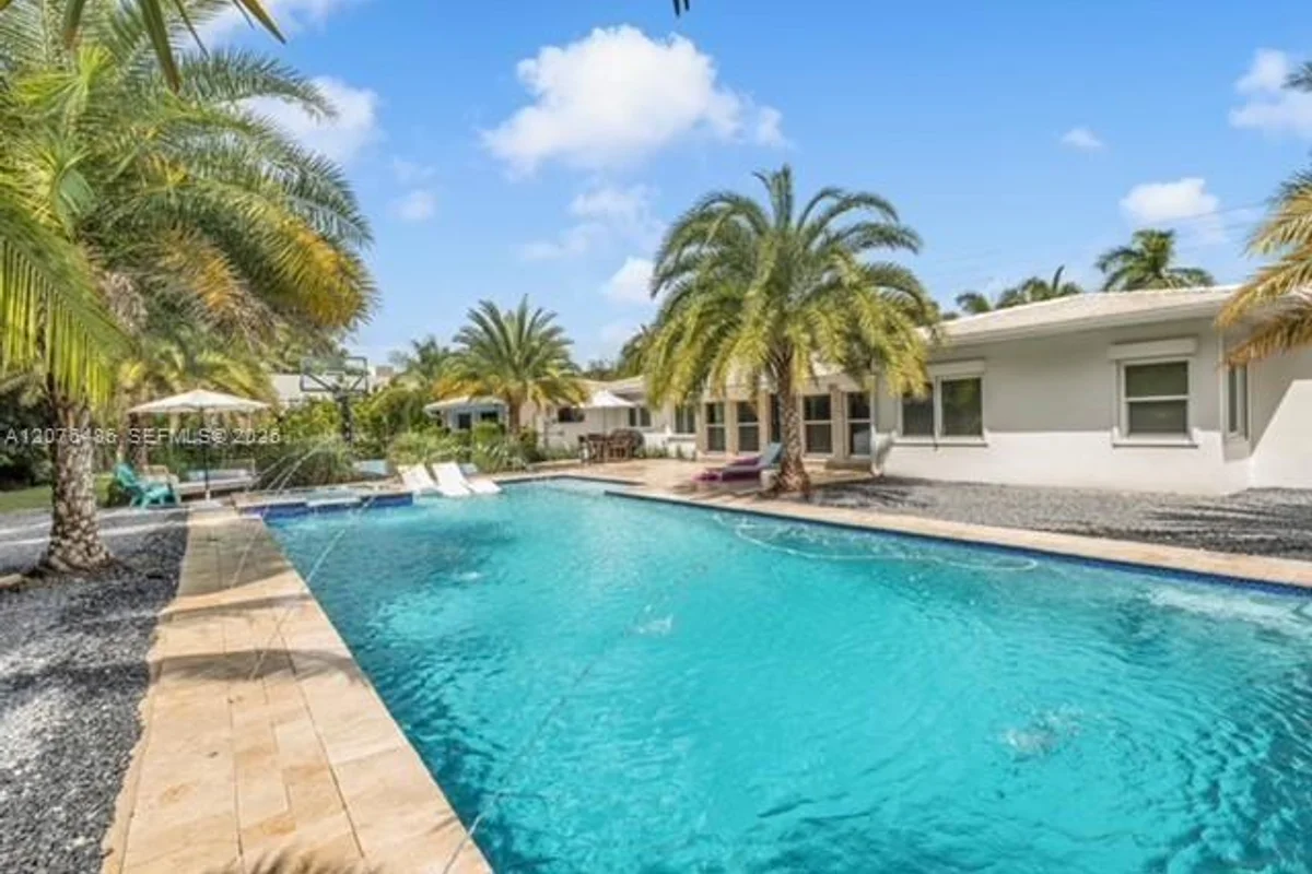 400 NE 2nd St, Pompano Beach: photo 1 of 35