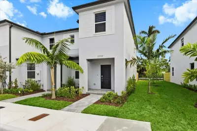 35779 SW 178th Ct, Miami: photo 1 of 37