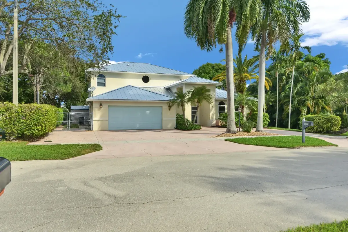 1311 NW 2nd Cir, Boca Raton: photo 1 of 83