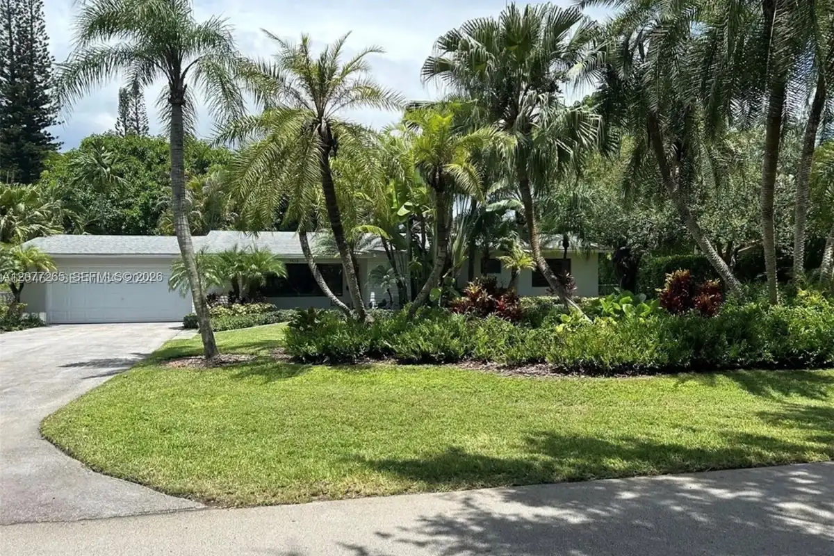 7415 SW 117th St, Pinecrest: photo 1 of 8