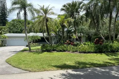 7415 SW 117th St, Pinecrest: photo 1 of 8