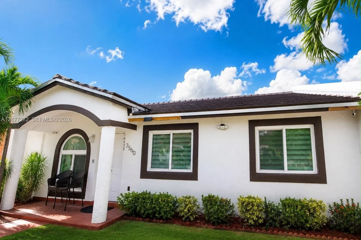 7560 NW 173rd Ln, Hialeah: photo 1 of 4