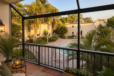 301 N Pine Island Rd #220, Plantation: photo 1 of 14