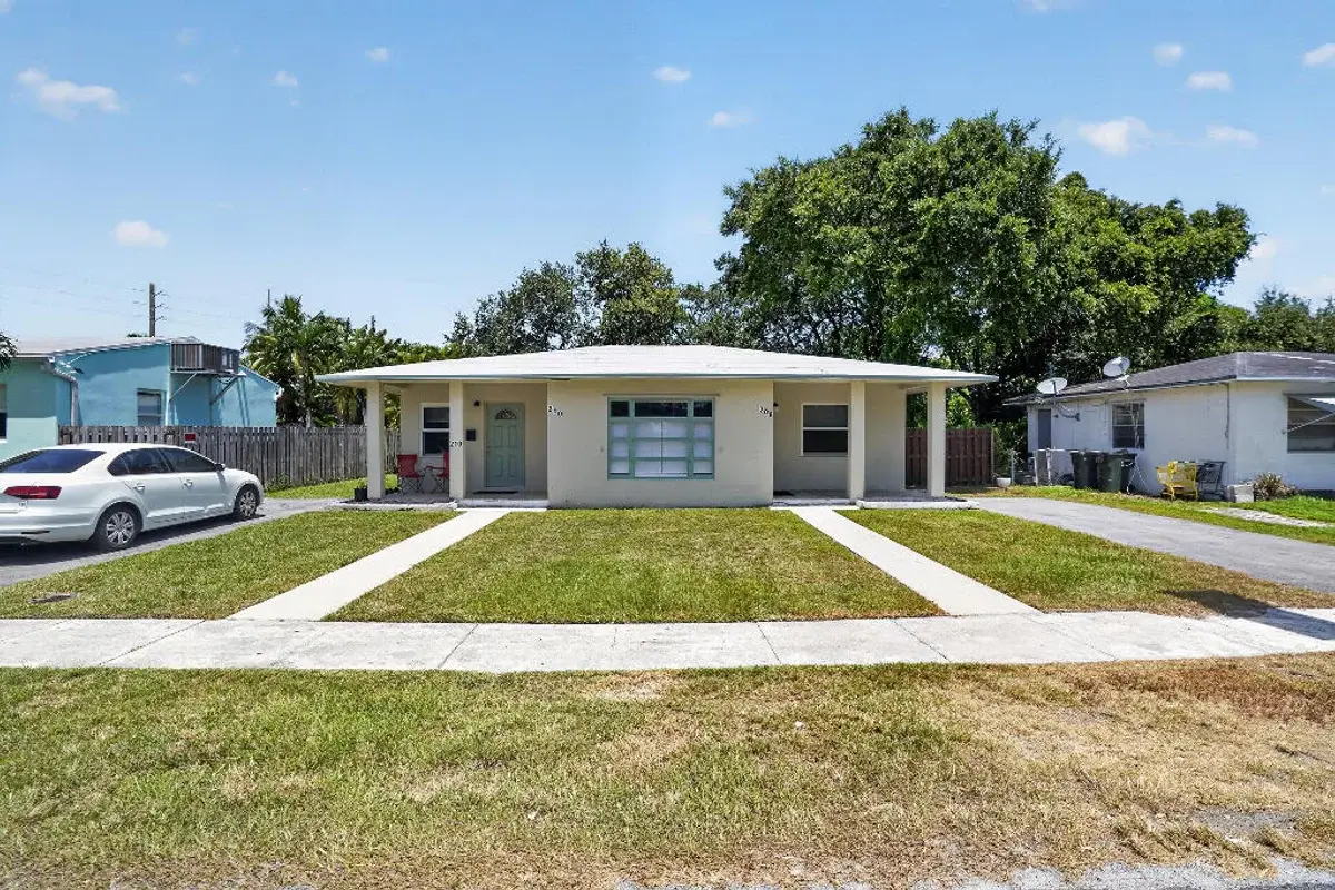 208 SW 2nd Pl #1-2, Dania Beach: photo 1 of 20