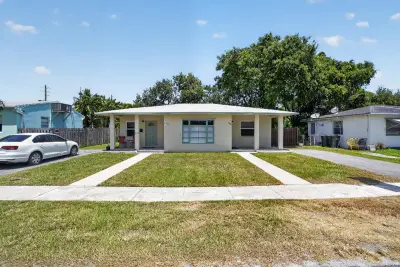208 SW 2nd Pl #1-2, Dania Beach: photo 1 of 20