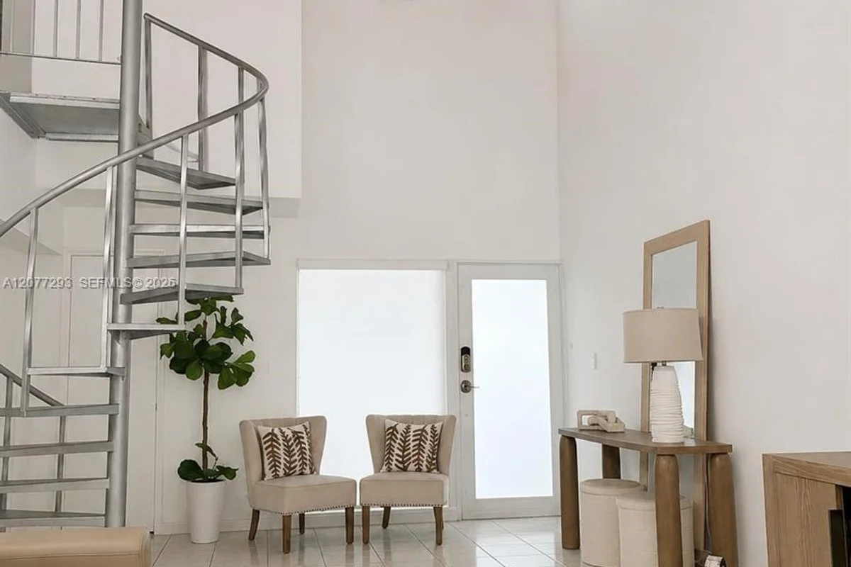 9171 Fontainebleau Blvd #5, Miami: photo 1 of 20