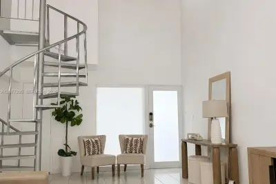 9171 Fontainebleau Blvd #5, Miami: photo 1 of 20