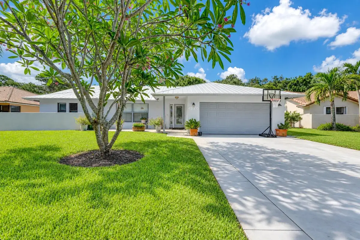 4270 NW 9th St, Delray Beach: photo 1 of 30