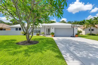 4270 NW 9th St, Delray Beach: photo 1 of 30