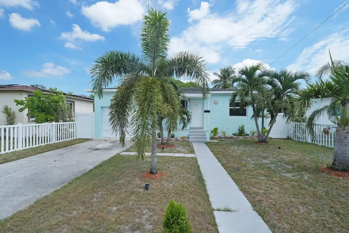 2517 Rodman St, Hollywood: photo 1 of 34