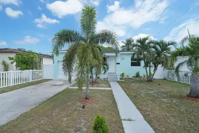 2517 Rodman St, Hollywood: photo 1 of 34