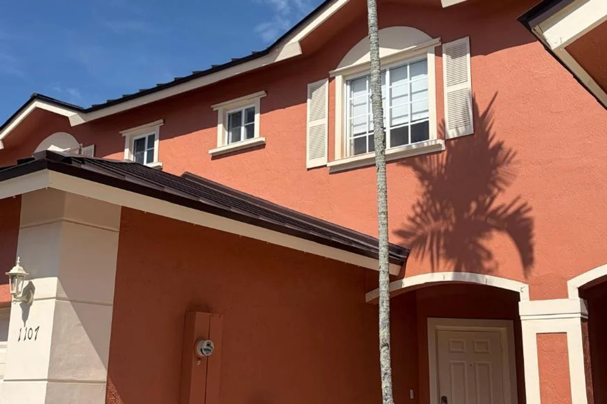 1107 NW 100th Ave, Pembroke Pines: photo 1 of 30
