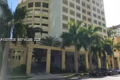 170 SE 14th St #2207, Miami: photo 1 of 36