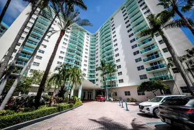 3801 S Ocean Dr #5A, Hollywood: photo 1 of 42
