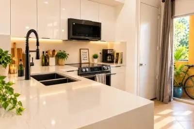 111 NW 2nd Ave #10, Hallandale Beach: photo 1 of 20