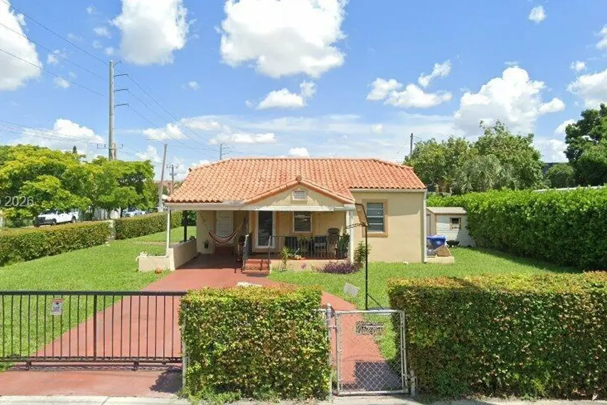 4289 NW 5th St, Miami: photo 1 of 28
