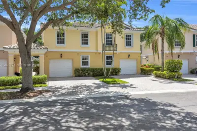 418 Capistrano Dr, Palm Beach Gardens: photo 1 of 38