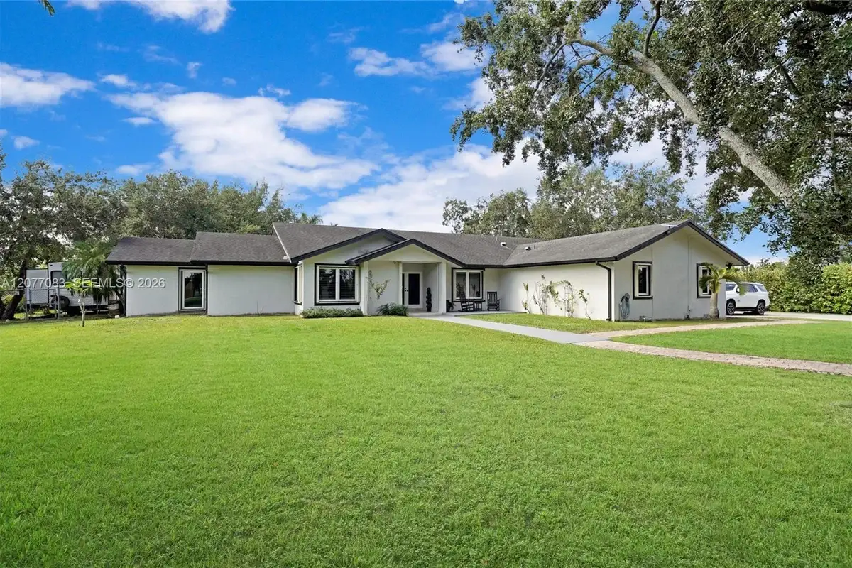 15290 SW 200th St, Miami: photo 1 of 80