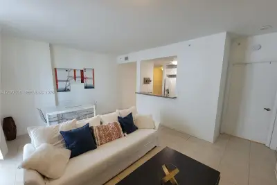 185 SE 14th Ter #1101, Miami: photo 1 of 19