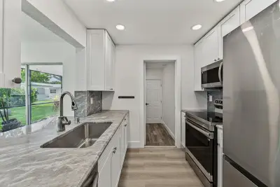 1190 NW 90th Ave, Plantation: photo 1 of 38