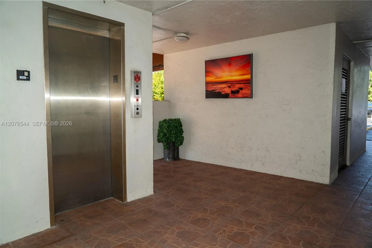 854 NW 87th Ave #405, Miami: photo 1 of 19