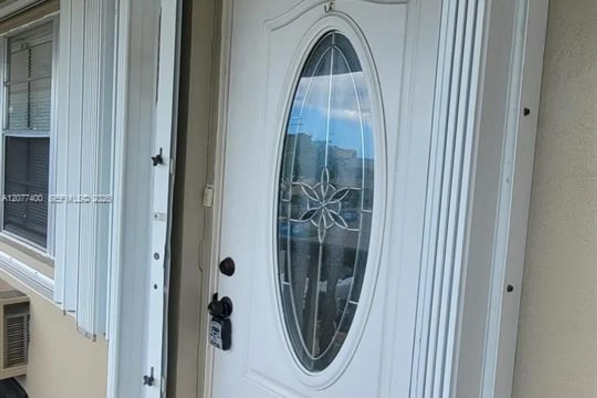 190 Salisbury H, West Palm Beach: photo 1 of 36