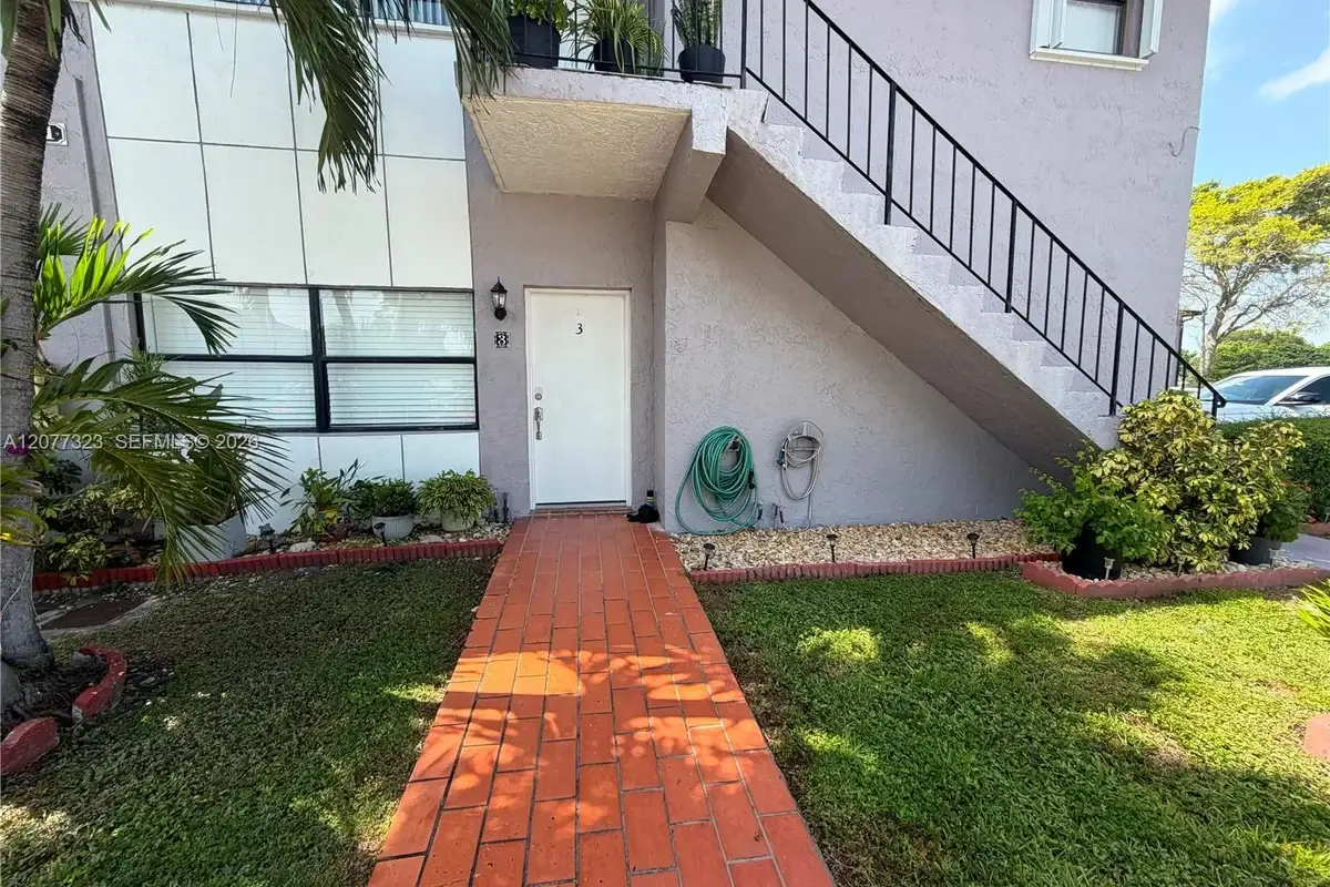 13241 SW 17th Ln #23-3, Miami: photo 1 of 20