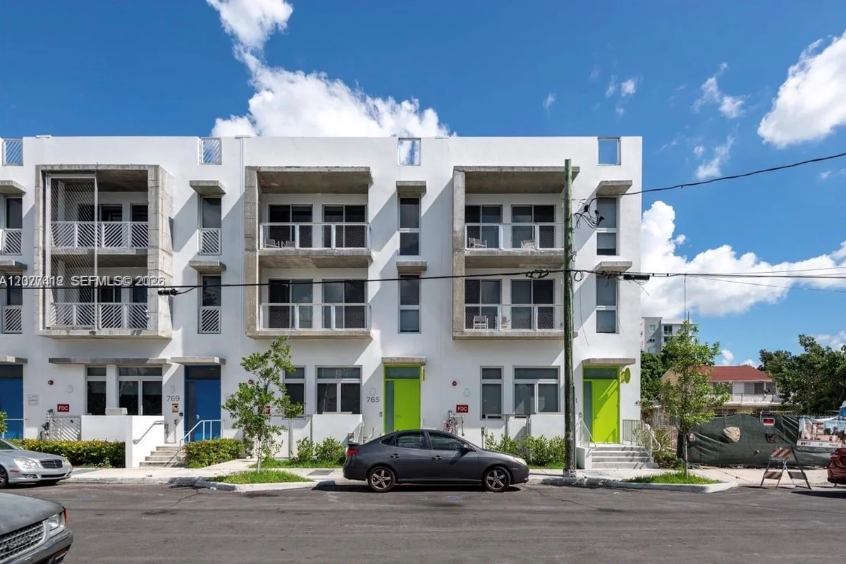 765 NW 1st St #301, Miami: photo 1 of 13