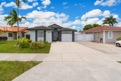 18230 SW 143rd Ct, Miami: photo 1 of 25