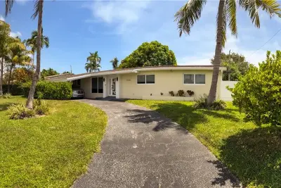 19705 NE 11th Ct, Miami: photo 1 of 35
