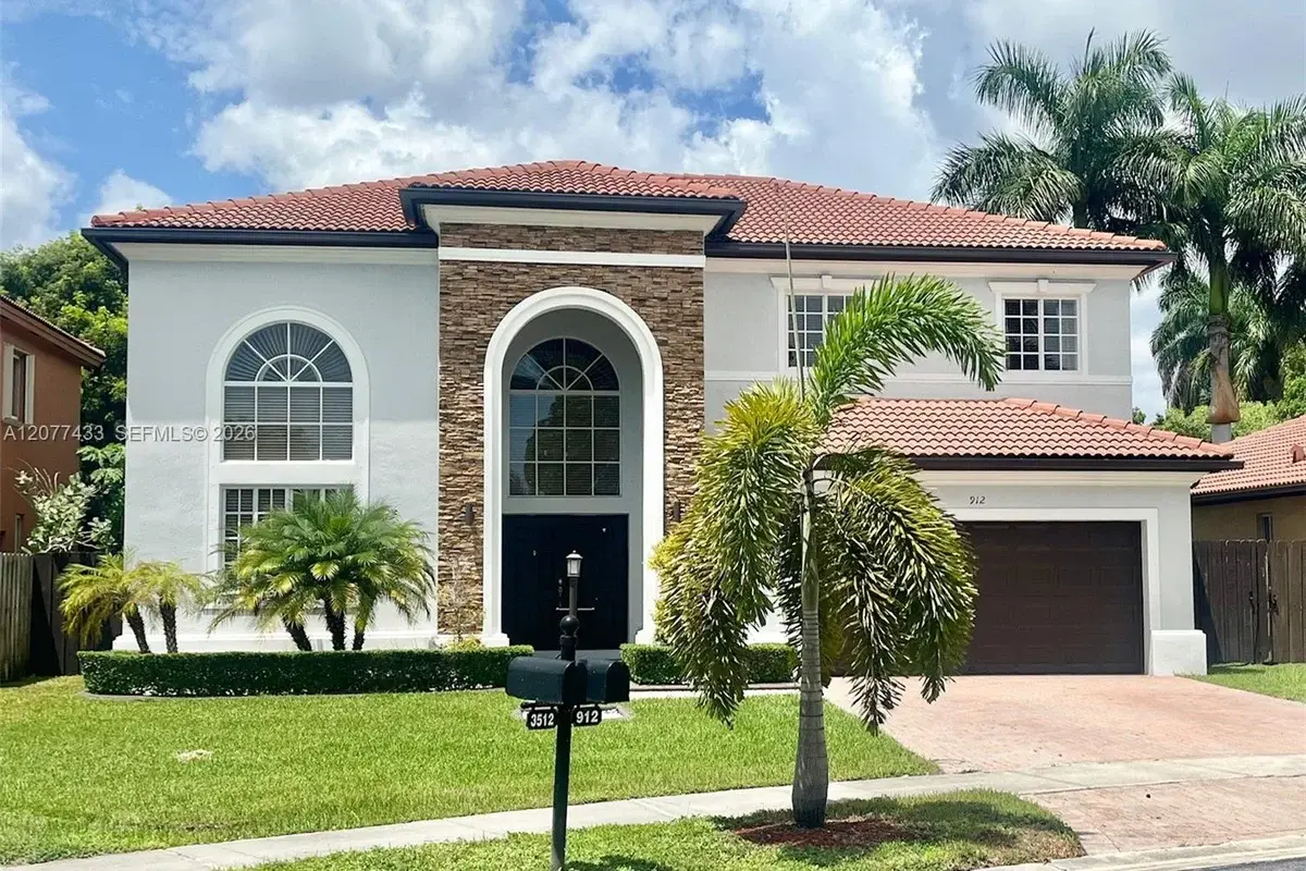 912 NE 35th Ave, Homestead: photo 1 of 48