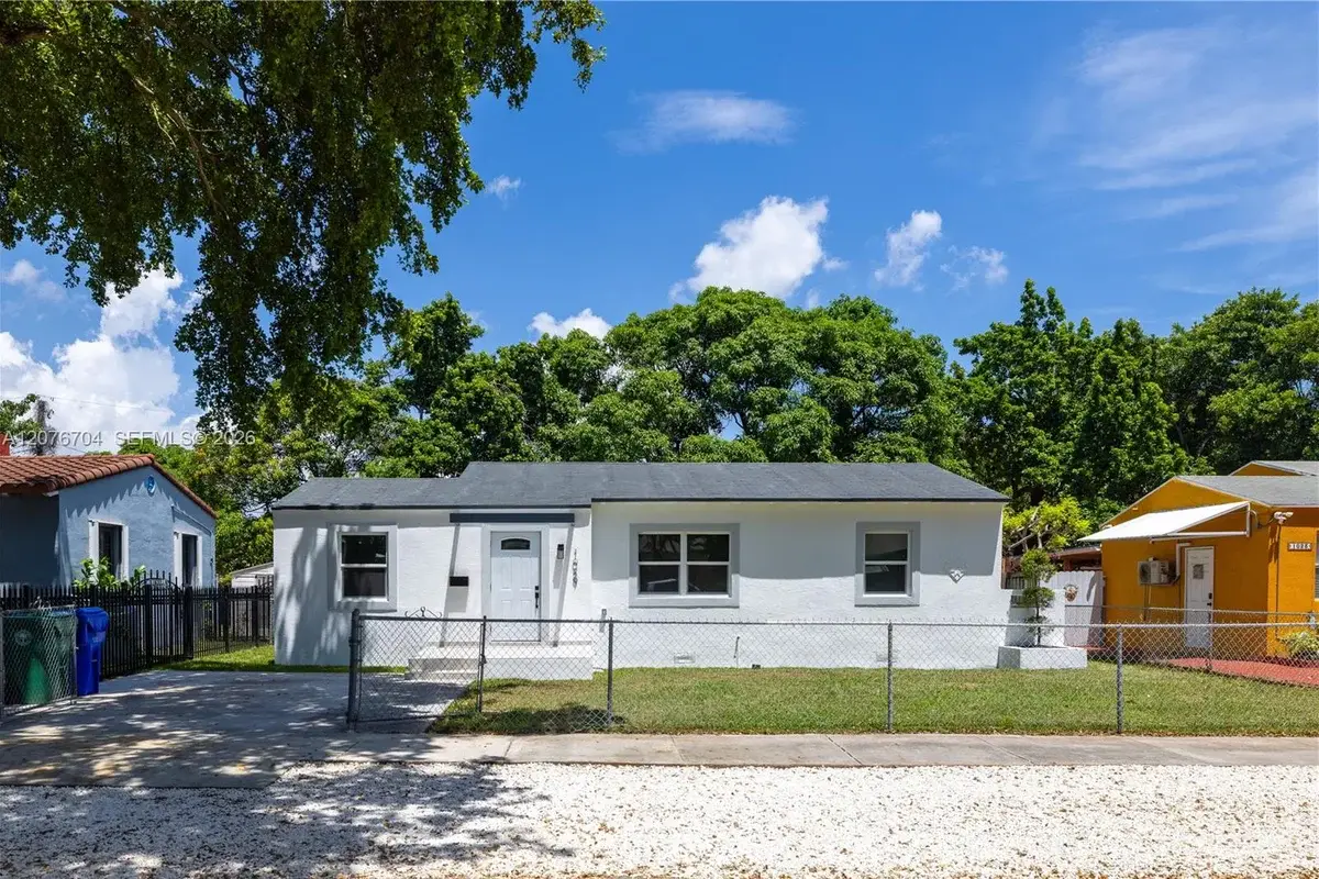 1029 NW 42nd St, Miami: photo 1 of 35