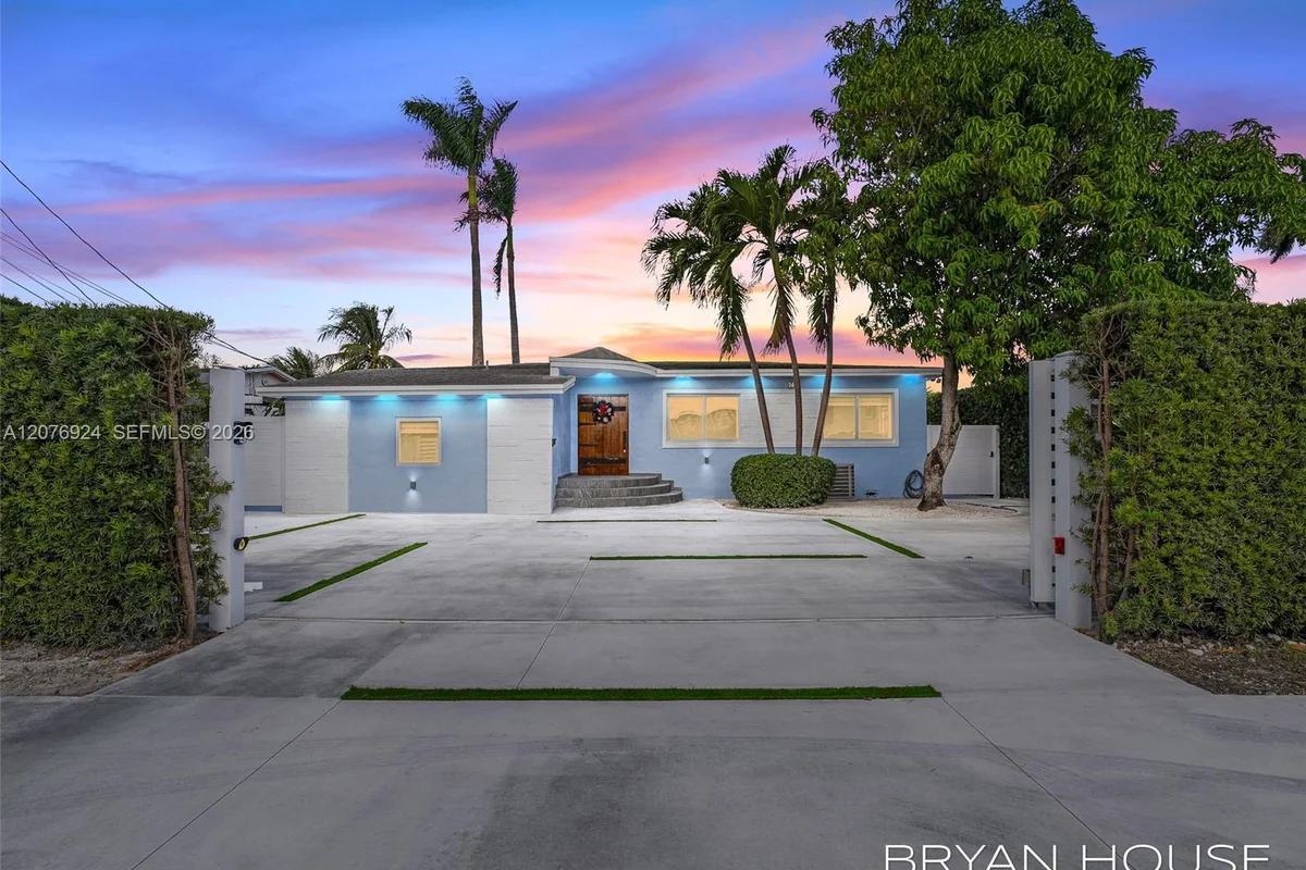 3341 NW 20th St, Miami: photo 1 of 72