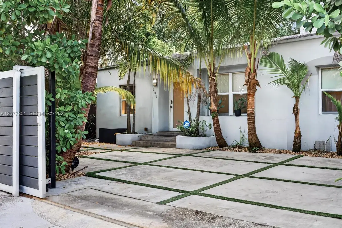 232 NW 59th St, Miami: photo 1 of 13
