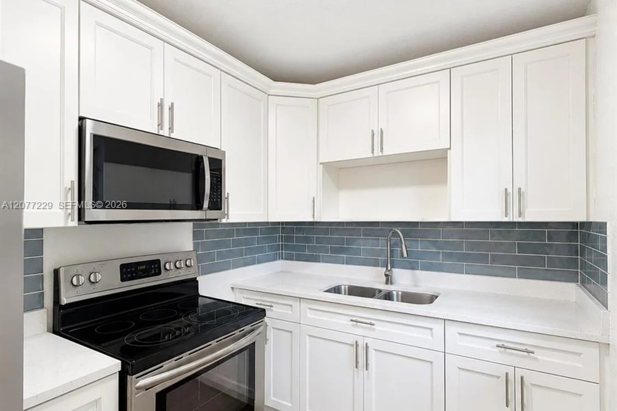 3380 NW 8th St, Lauderhill: photo 1 of 21