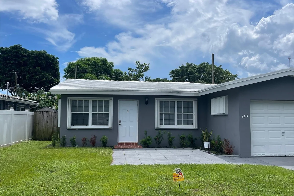 2918 Madison St, Hollywood: photo 1 of 11